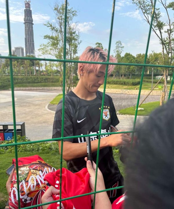 配资门户网站有哪些 续约韦世豪解约卡隆！蓉城正接触拜合拉木，茹萨加盟令周定洋失宠