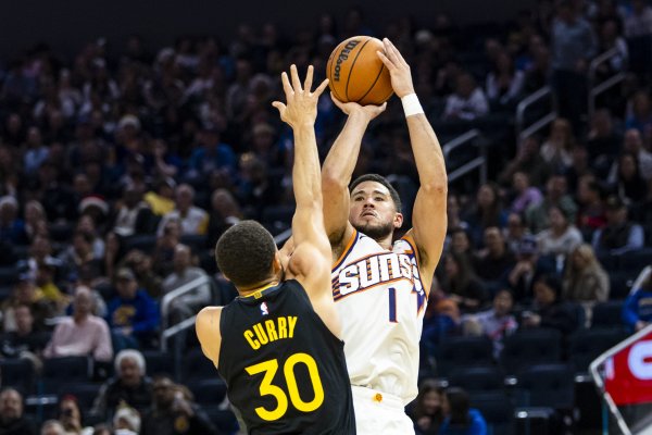 配资咨询平台客服24小时在线咨询 又给自己挖坑！勇士首节三分球9中1仅拿15分落后太阳18分